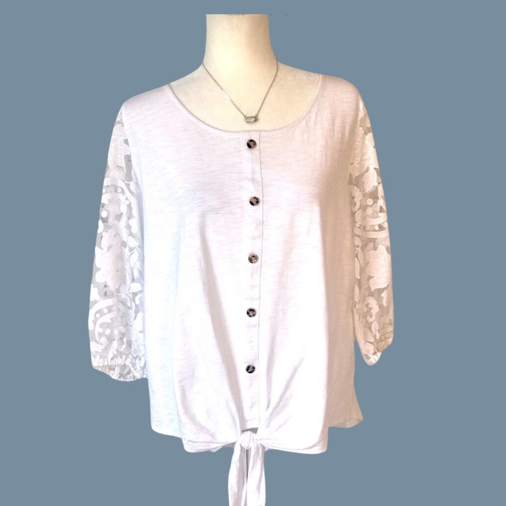 BOUTIQUE ITEM- 💥LAST ONE💥 XL- WHITE TOP WITH LACE SLEEVES SCOOP NECK